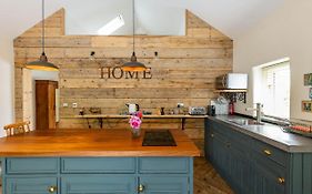 The Cow Shed Luxury Barn Moments From Narberth